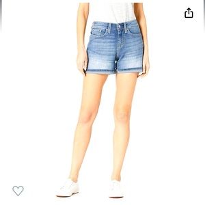 Signature by Levi Strauss Mid rise 5” Shorts new with tags size 18    34W